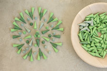 Load image into Gallery viewer, Grapat mandala - green cones