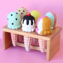 Load image into Gallery viewer, Felt ice cream - cookies and cream