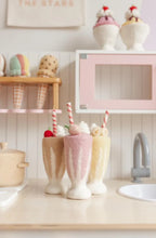 Load image into Gallery viewer, Felt milkshake - banana