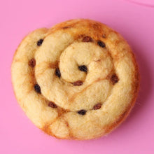 Load image into Gallery viewer, Felt pain au raisin