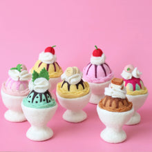 Load image into Gallery viewer, Felt sundae - banana split