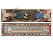 Load image into Gallery viewer, Maileg Grandma and Grandpa Mice