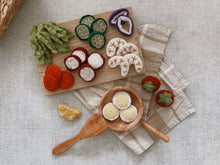 Load image into Gallery viewer, Felt salad set in box