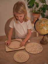 Load image into Gallery viewer, Stuka Puka the earth is round wooden puzzle